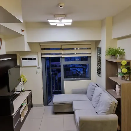 1Br Condo With Balcony At Horizons 101